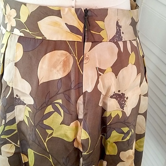 Beautiful Silk Banana Republic Skirt size 0(fits6) - Picture 4 of 8
